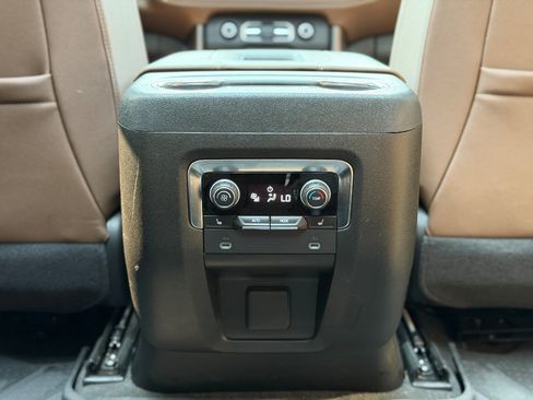 Used 2024 Chevrolet Tahoe High Country AWD/4WD image 16