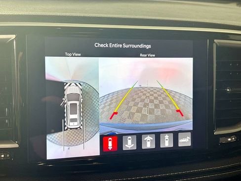 Certified 2025 Chrysler Pacifica Select AWD/4WD image 17