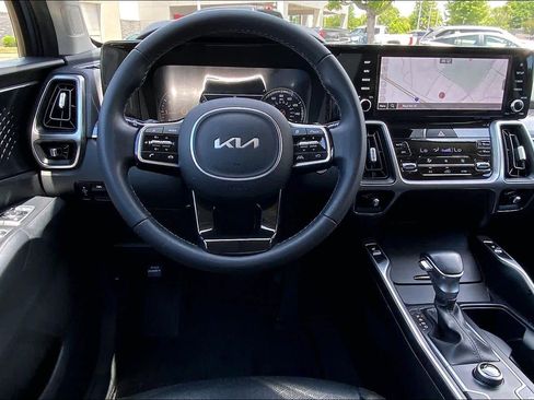 Used 2023 Kia Sorento S w/ Panoramic Sunroof Package FWD image 6