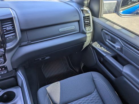 New 2026 RAM 1500 4x4 Crew Cab image 18