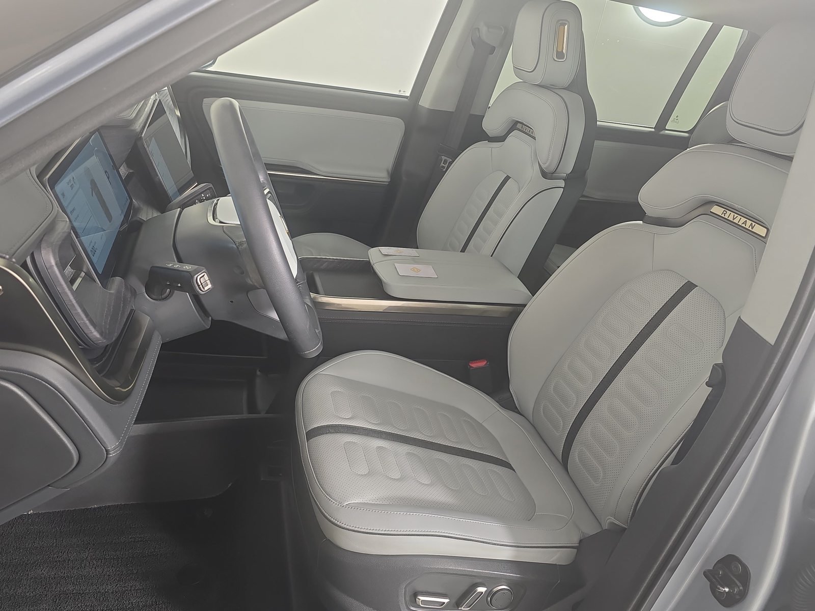 Used 2024 Rivian R1S Adventure Dual AWD/4WD image 20