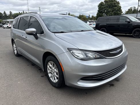 Used 2020 Chrysler Voyager Lxi FWD image 6