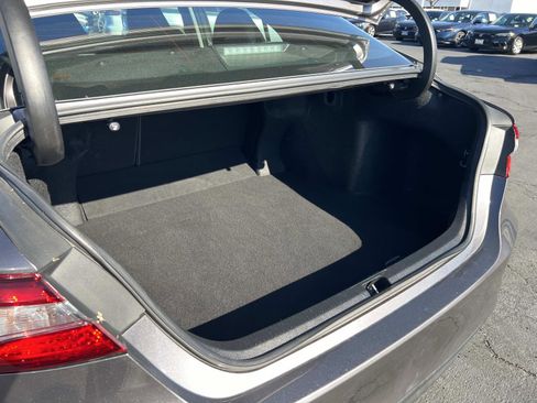 Used 2018 Toyota Camry LE image 22