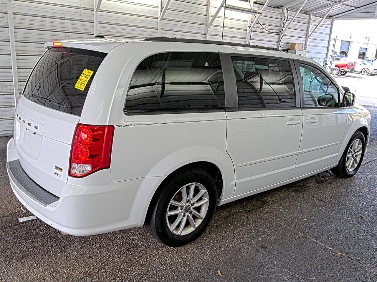 Used 2016 Dodge Grand Caravan SXT w/ Rear Park Assist Package FWD image 3