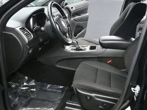 Used 2021 Jeep Grand Cherokee Laredo image 12