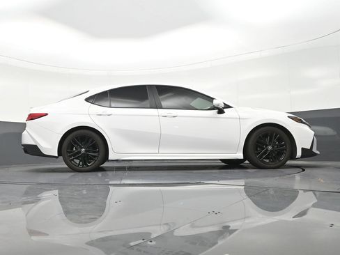 Used 2026 Toyota Camry SE FWD image 28