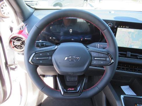 New 2026 Chevrolet Equinox RS image 18