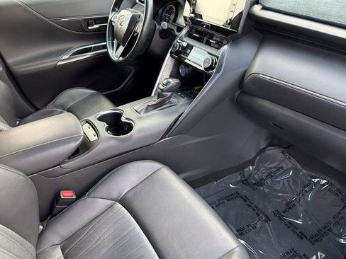 Used 2021 Toyota Venza XLE w/ Carpet Mat Package (TMS) image 13