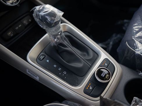 New 2025 Hyundai Venue Limited image 14