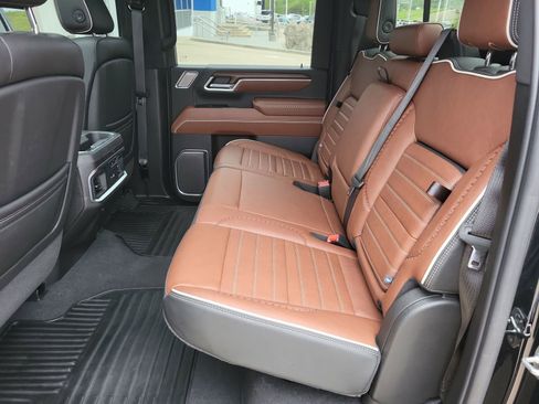 Certified 2025 GMC Sierra 2500 Denali Ultimate AWD/4WD image 26