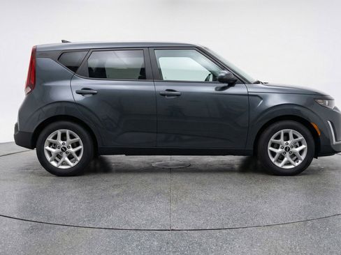 Used 2025 Kia Soul LX w/ LX Technology Package FWD image 11