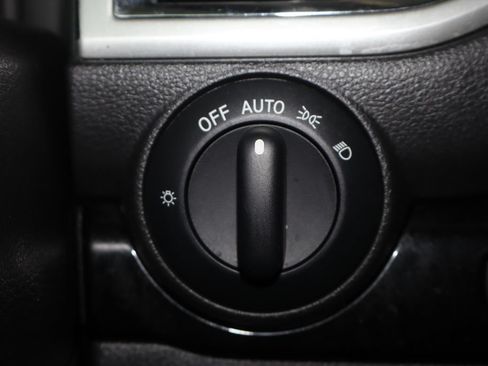 Used 2021 Nissan Titan SV w/ SV Convenience Package AWD/4WD image 21