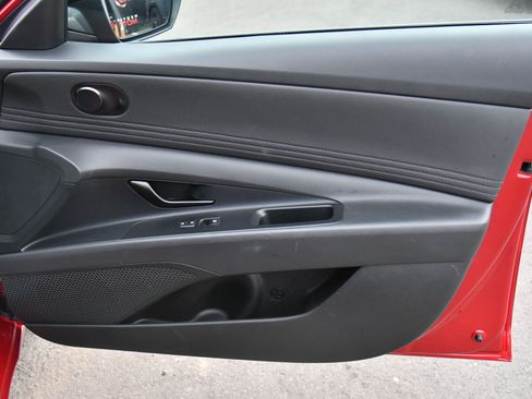 Used 2025 Hyundai Elantra Sport image 38