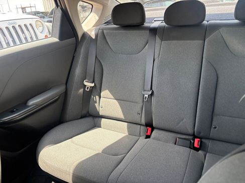 Used 2025 Kia K4 FWD image 38