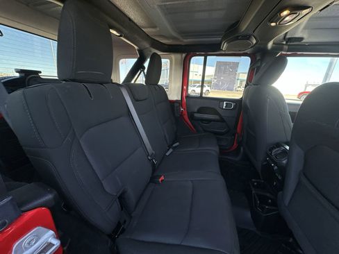 Used 2019 Jeep Wrangler Unlimited Sahara w/ Safety Group image 28