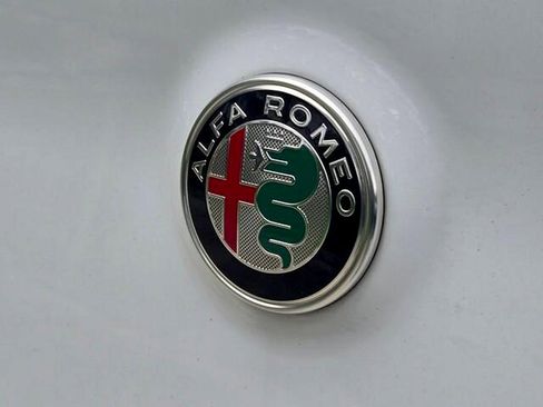 Used 2024 Alfa Romeo Stelvio Sprint RWD image 11