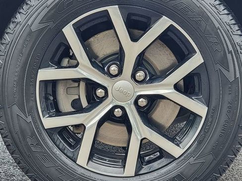 Certified 2023 Jeep Grand Cherokee L Limited AWD/4WD image 17