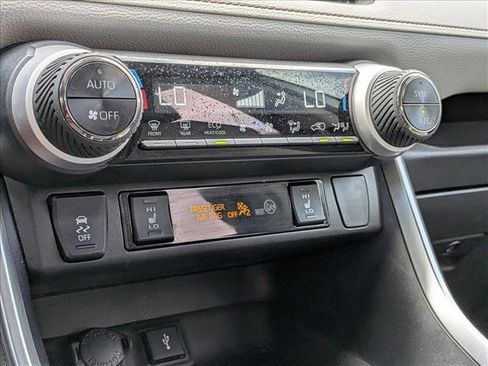 Used 2022 Toyota RAV4 XLE Premium AWD/4WD image 8