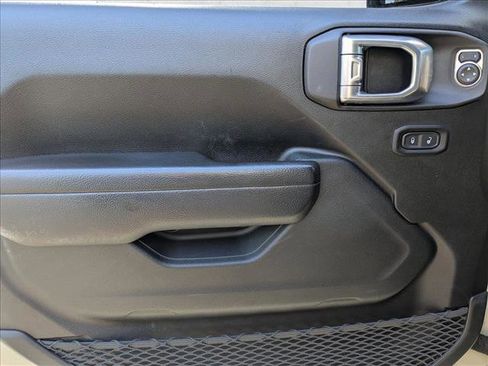 Used 2022 Jeep Gladiator Sport image 9