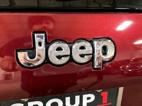 Used 2019 Jeep Cherokee Limited image 30