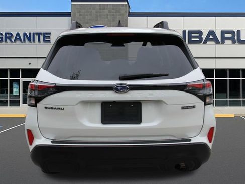 Used 2025 Subaru Forester Premium AWD/4WD image 9