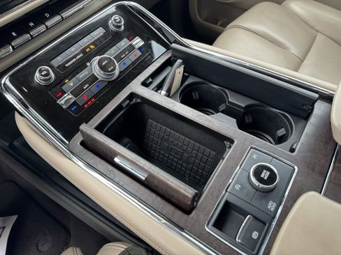 Used 2022 Lincoln Navigator Reserve image 24