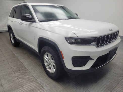 Used 2023 Jeep Grand Cherokee Laredo w/ Luxury Tech Group I AWD/4WD image 13