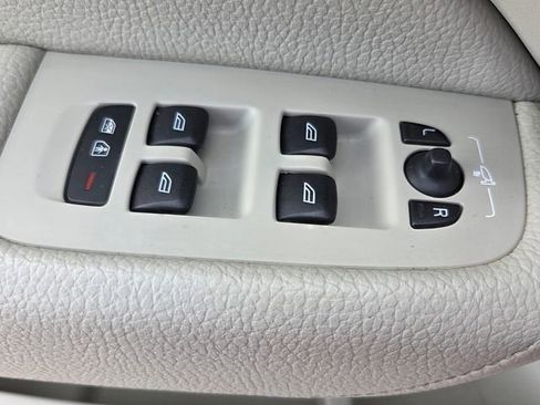 Used 2019 Volvo XC60 T5 Momentum w/ Premium Package FWD image 33