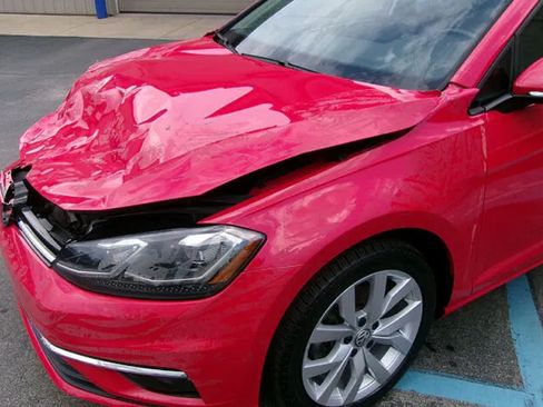 Used 2019 Volkswagen Golf S FWD image 2