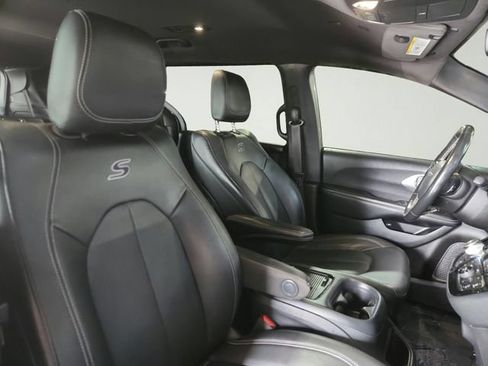 Used 2021 Chrysler Pacifica Touring-L w/ S Appearance Package FWD image 24