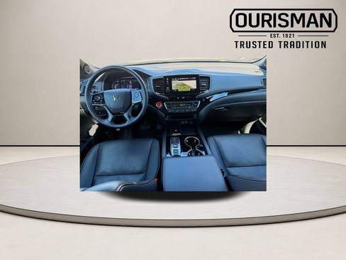 Used 2024 Honda Passport Black Edition image 2