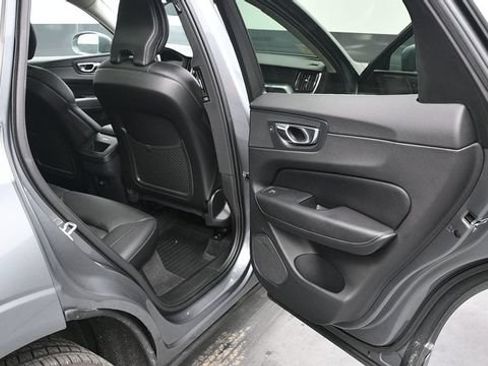 Used 2019 Volvo XC60 T6 Momentum w/ Advanced Package AWD/4WD image 17