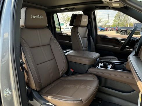 New 2026 Chevrolet Suburban High Country AWD/4WD image 27