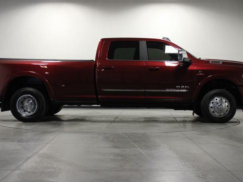 Used 2024 RAM 3500 Limited AWD/4WD image 3