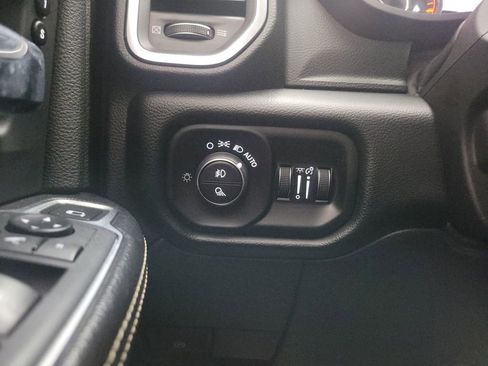 Used 2019 RAM 2500 Laramie image 14