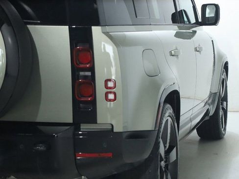 Used 2025 Land Rover Defender 110 X-Dynamic SE AWD/4WD image 8