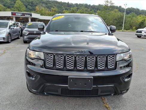 Used 2021 Jeep Grand Cherokee Laredo X AWD/4WD image 2