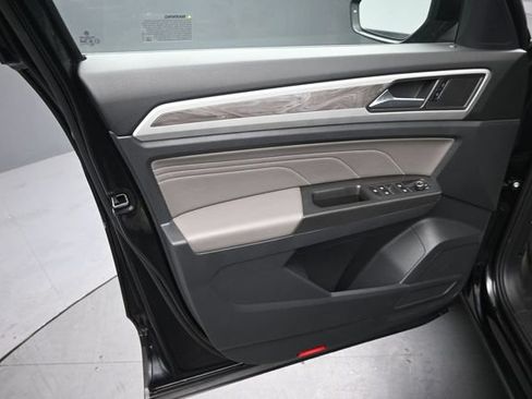 Used 2022 Volkswagen Atlas Cross Sport SE AWD/4WD image 19
