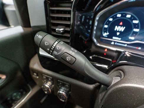 Used 2025 GMC Sierra 2500 SLT w/ SLT Premium Package image 32