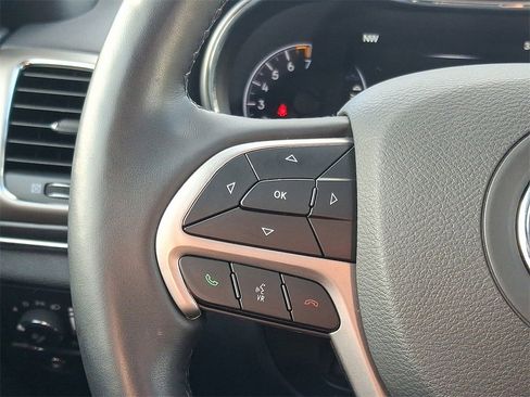 Used 2022 Jeep Grand Cherokee Limited image 23