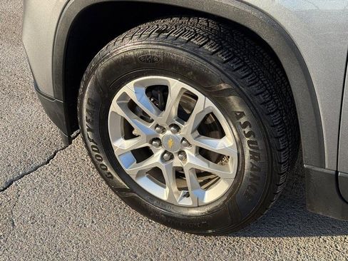 Used 2021 Chevrolet Traverse LS image 9