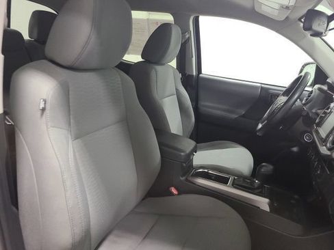 Certified 2018 Toyota Tacoma SR5 AWD/4WD image 13