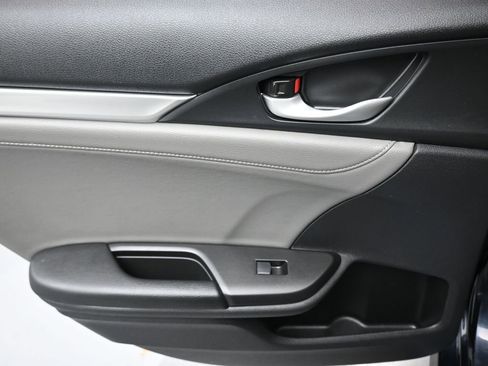 Used 2018 Honda Civic Touring image 32