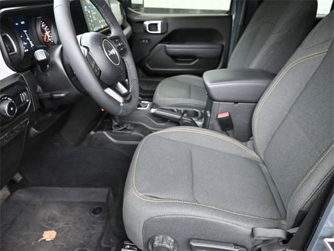 Used 2025 Jeep Wrangler Willys image 17