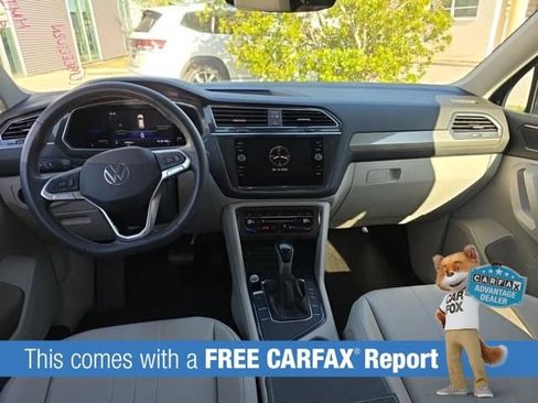 Used 2022 Volkswagen Tiguan SE image 2