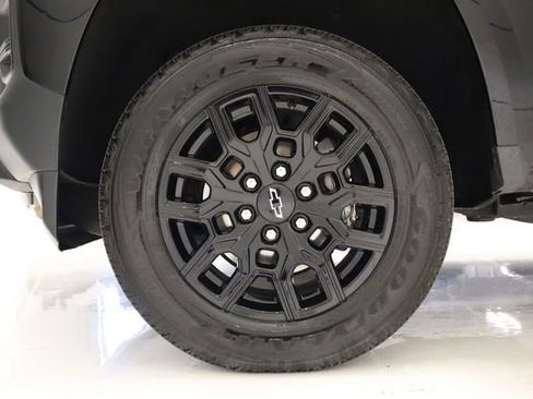 Used 2025 Chevrolet Colorado W/T w/ WT Custom Package RWD image 7