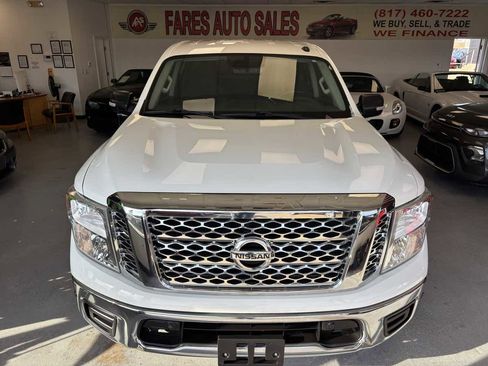 Used 2019 Nissan Titan SV w/ SV Convenience Package RWD image 8