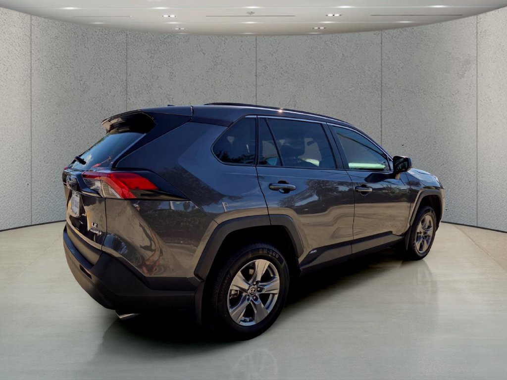 Used 2024 Toyota RAV4 LE AWD/4WD image 5