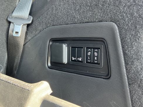 Used 2022 Cadillac Escalade Sport Platinum w/ Heavy-Duty Trailer Package image 26