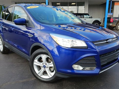 Used 2016 Ford Escape SE image 2